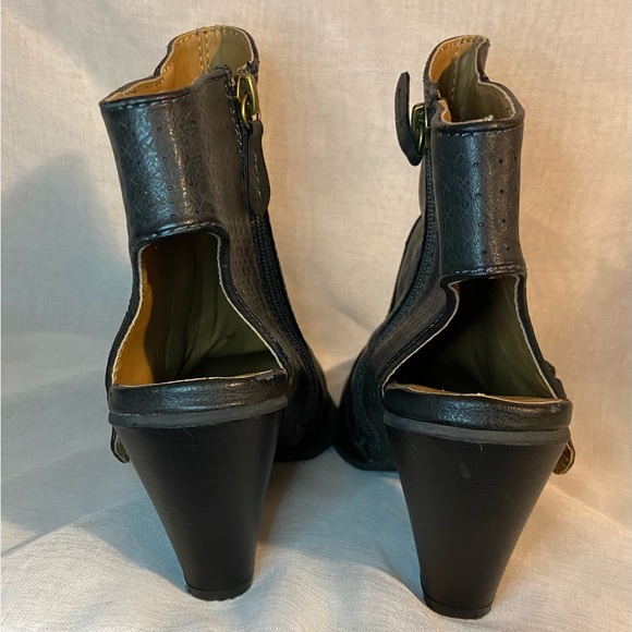 Charcoal Grey Perferated Spring/ Fall Booties -8 - Picture 5 of 6